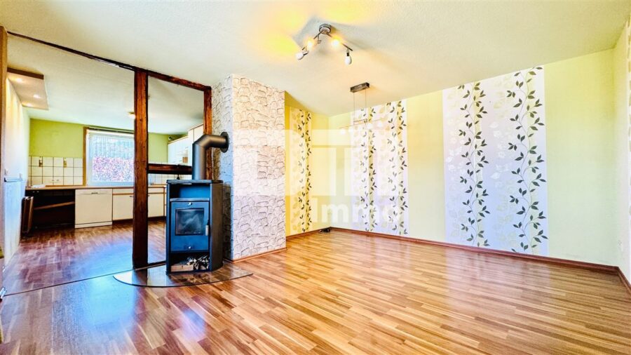 Charmanter Wohntraum mit Tradition und Weitblick - OG Wohn / Esszimmer offen / Kamin